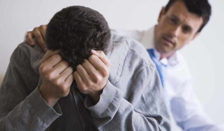 Lee más sobre el artículo ¿Cómo ayudar a alguien que está pasando por un duelo o una depresión?